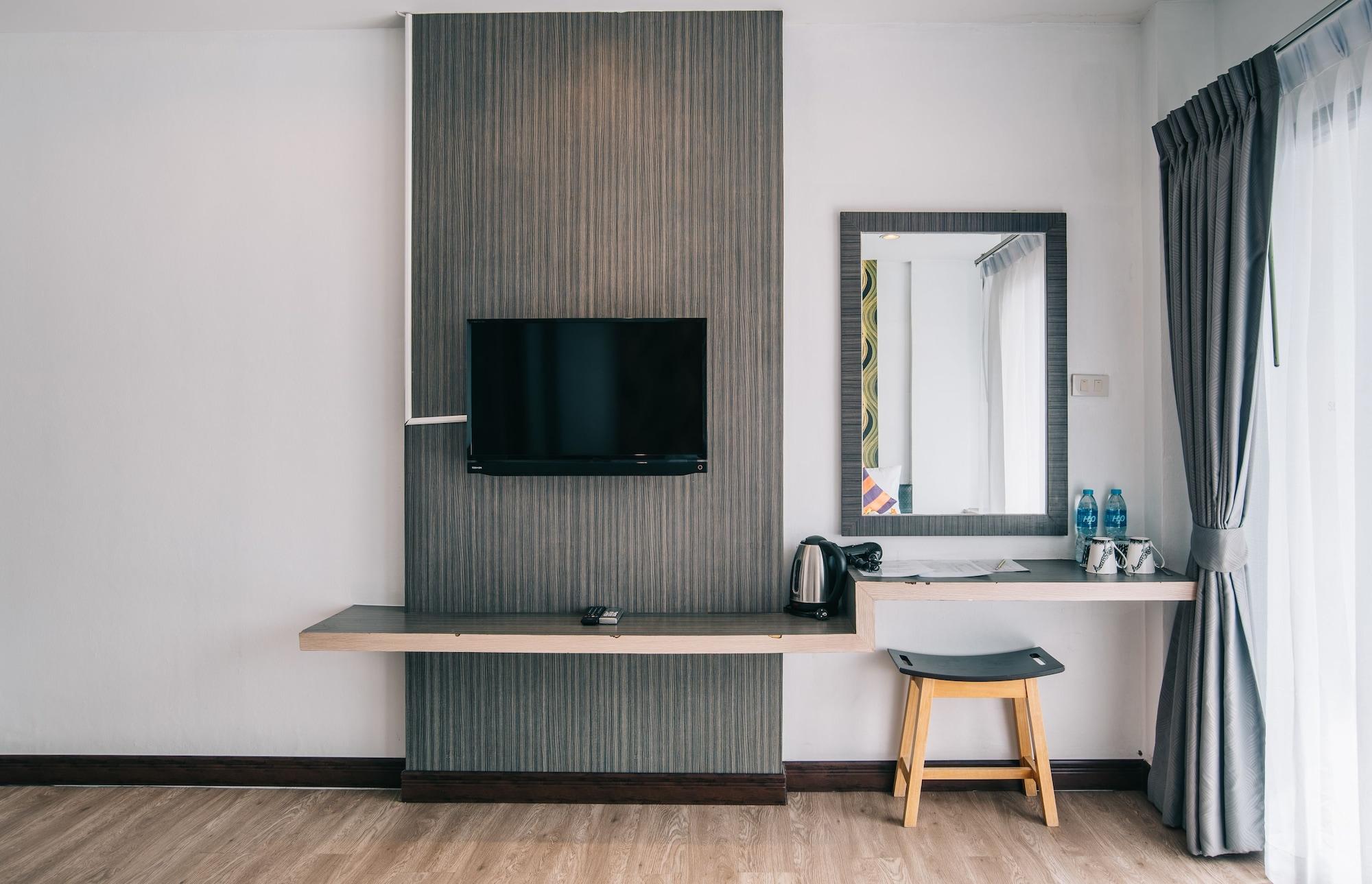 Studio Patong By Icheck Inn Phuket Extérieur photo
