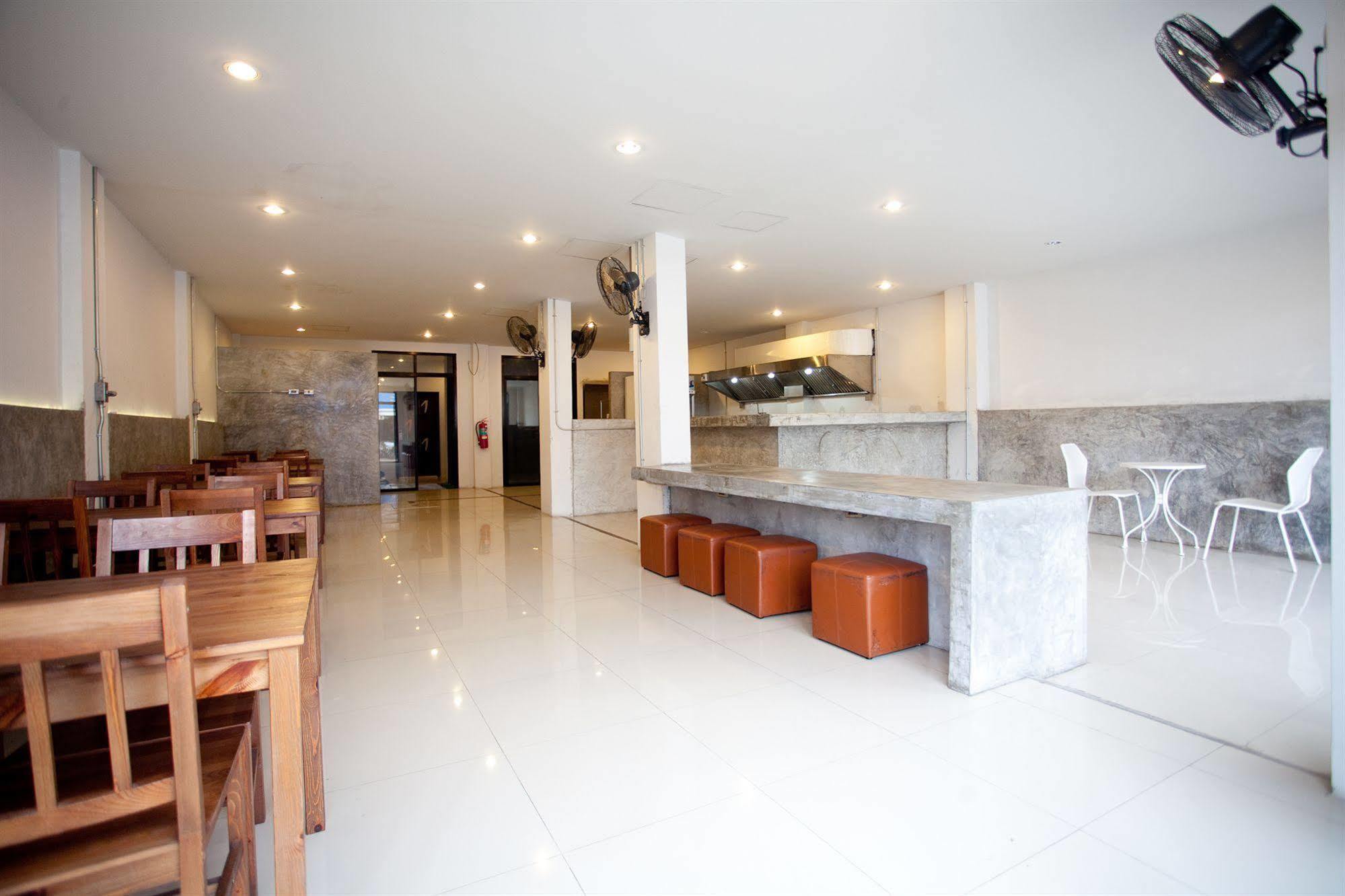 Studio Patong By Icheck Inn Phuket Extérieur photo