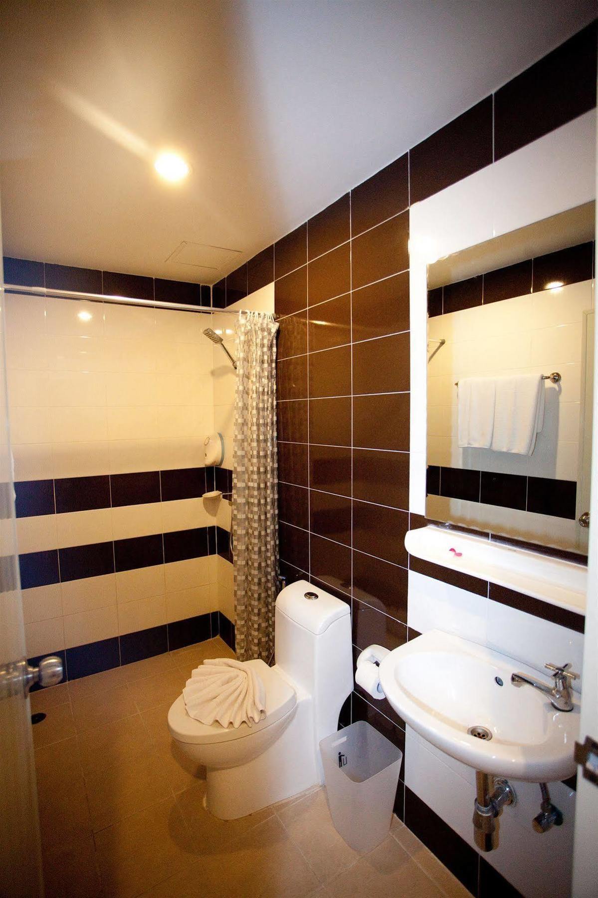 Studio Patong By Icheck Inn Phuket Extérieur photo